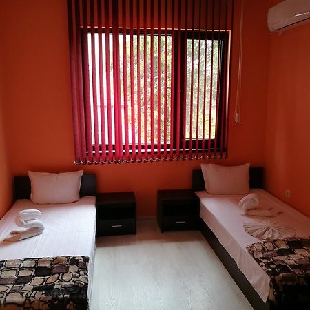 Guest House Karaulanov Elhovo  Екстериор снимка