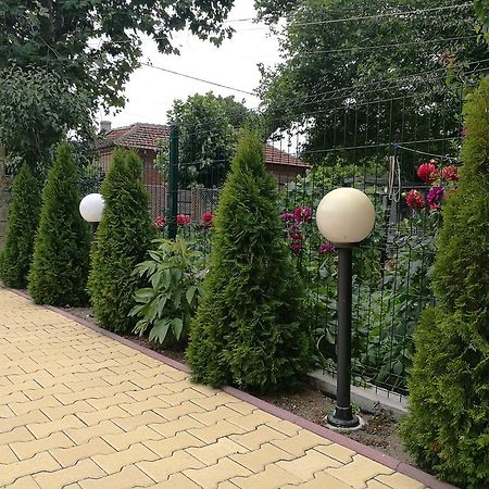 Guest House Karaulanov Elhovo  Екстериор снимка