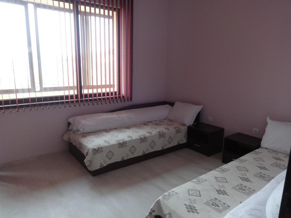 Guest House Karaulanov Elhovo  Екстериор снимка