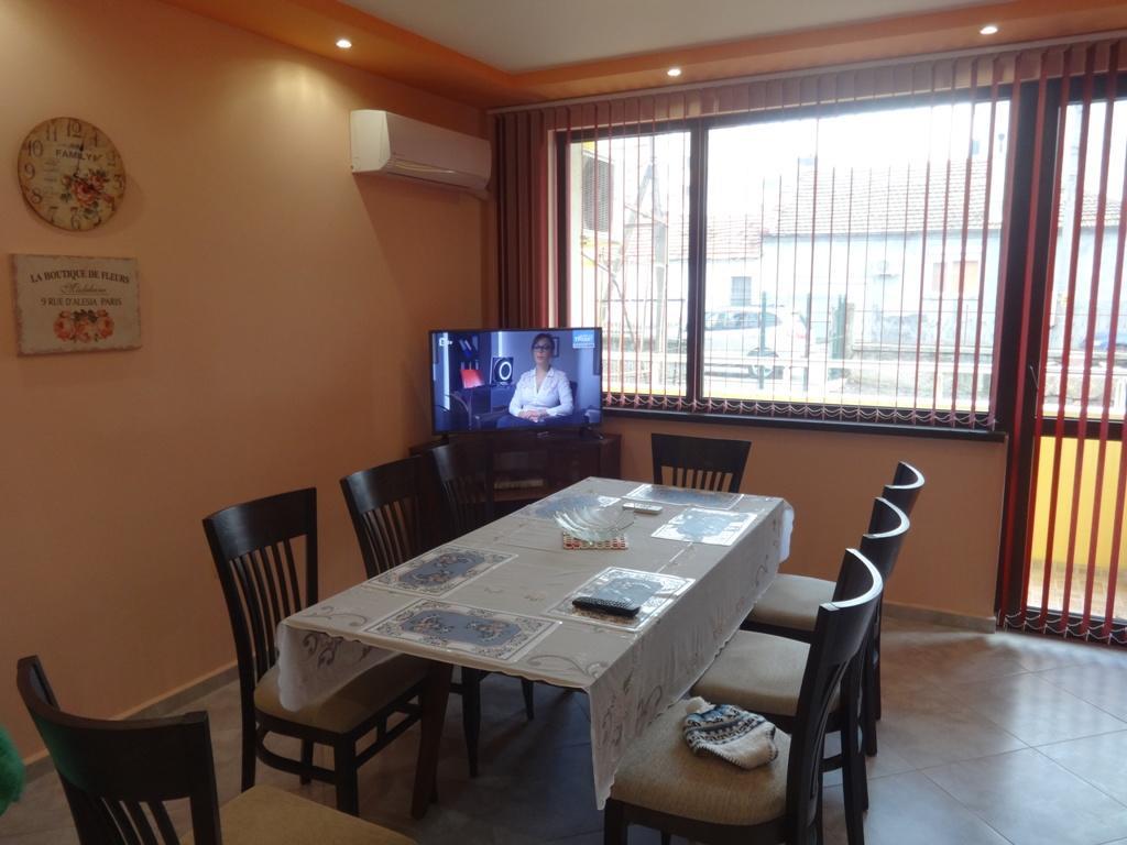 Guest House Karaulanov Elhovo  Екстериор снимка