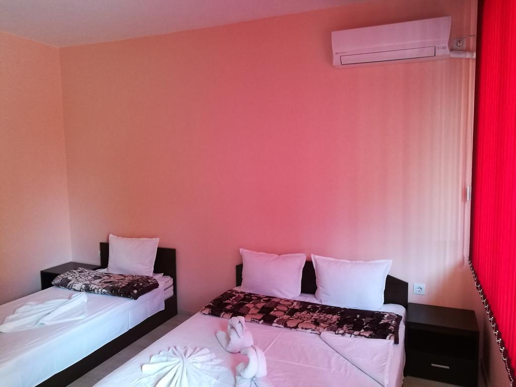 Guest House Karaulanov Elhovo  Екстериор снимка