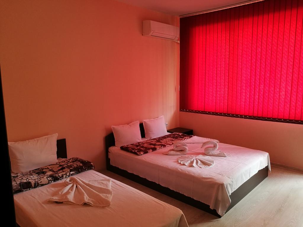 Guest House Karaulanov Elhovo  Екстериор снимка