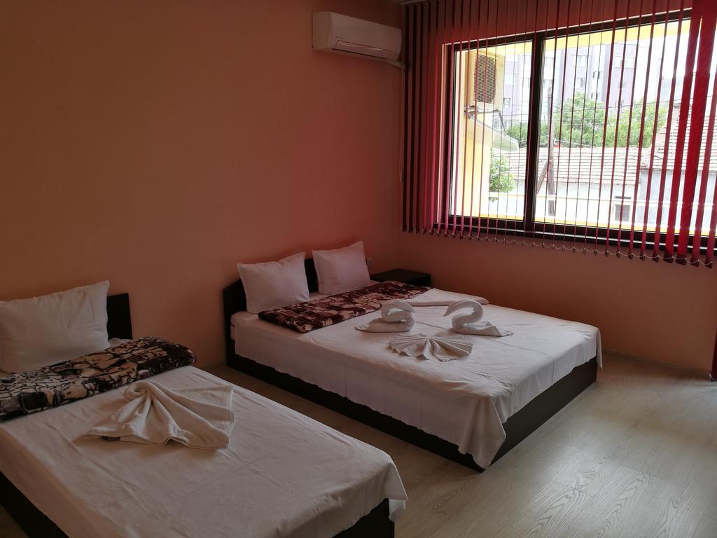 Guest House Karaulanov Elhovo  Екстериор снимка