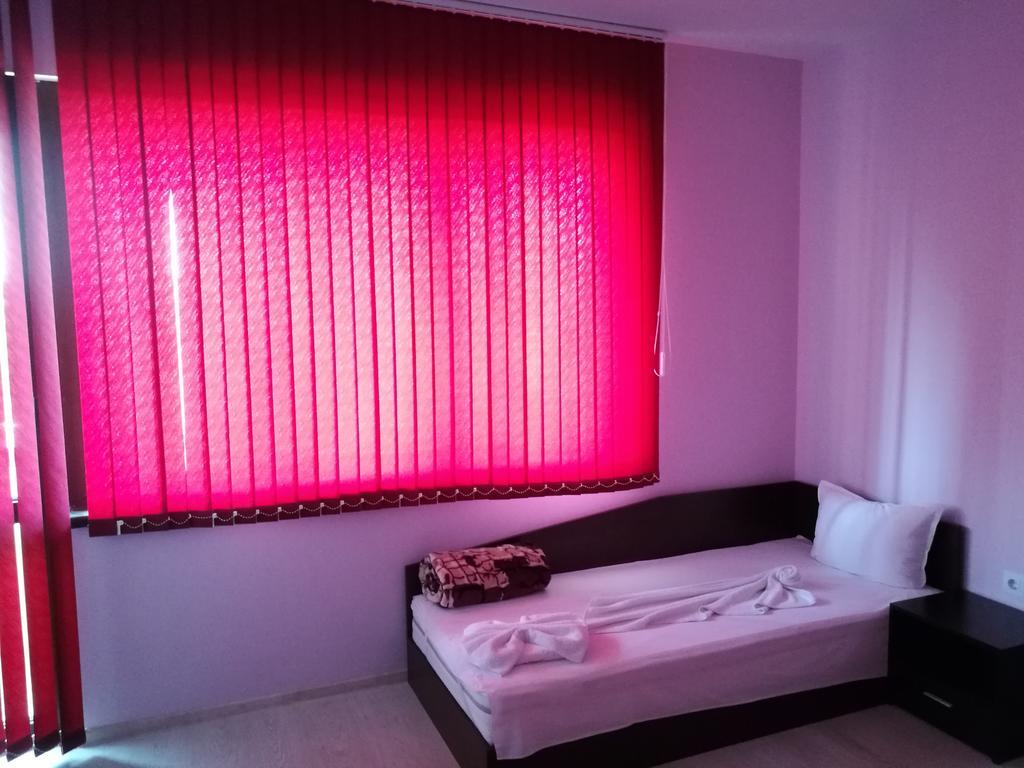 Guest House Karaulanov Elhovo  Екстериор снимка