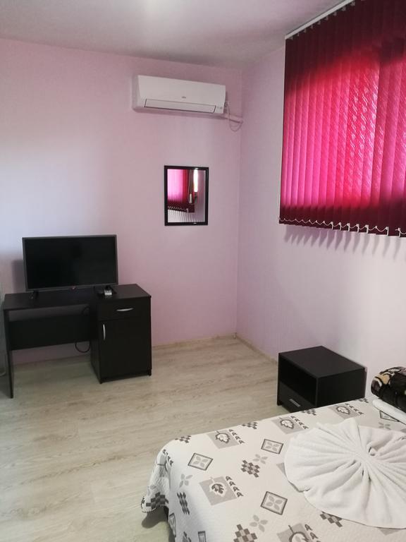 Guest House Karaulanov Elhovo  Екстериор снимка
