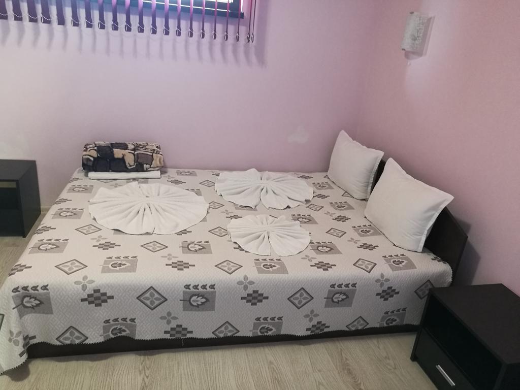 Guest House Karaulanov Elhovo  Екстериор снимка
