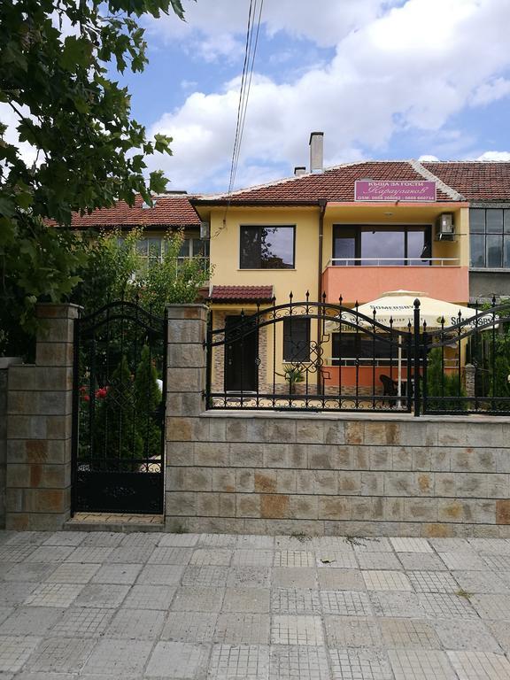 Guest House Karaulanov Elhovo  Екстериор снимка